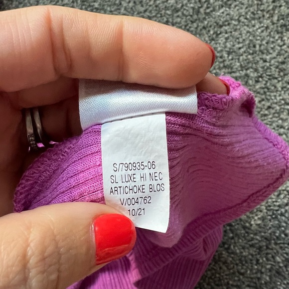 Old Navy Women’s High Neck Luxe Tank in Size Small in Artichoke Blossom - Picture 6 of 6